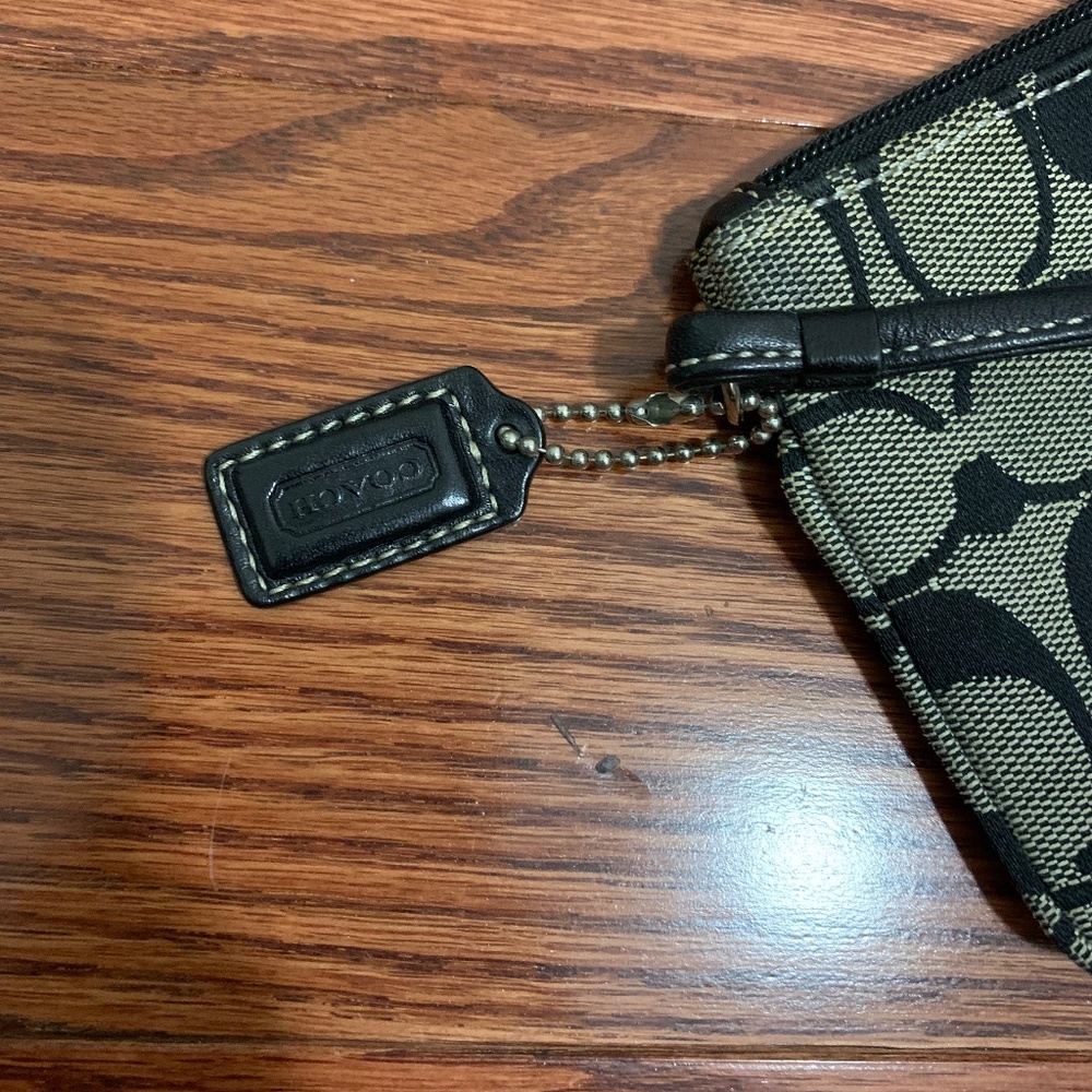 Coach Coin Wristlet - Picture 4 of 4